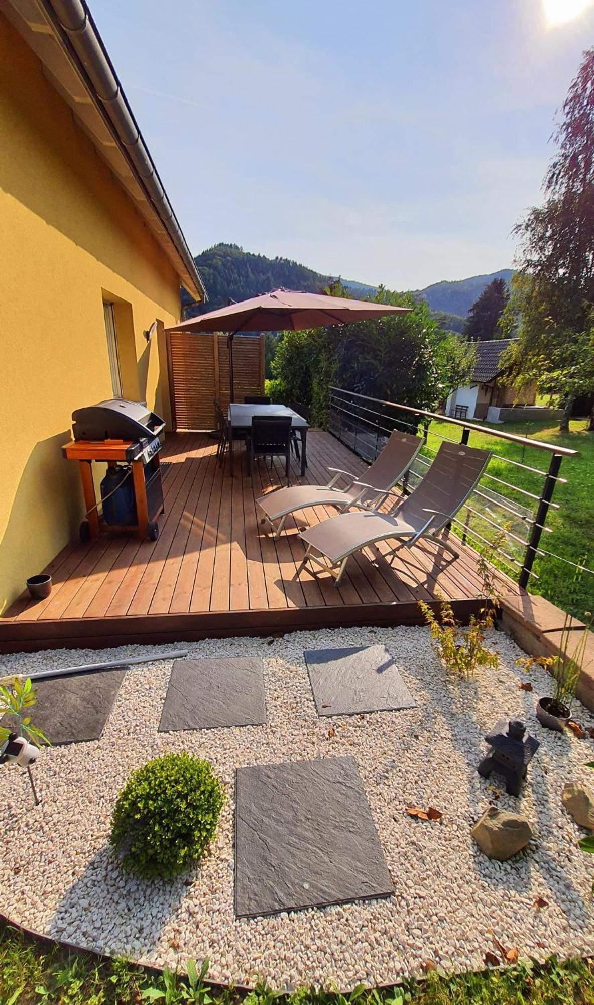 Adossee A La Colline Hébergement de vacances